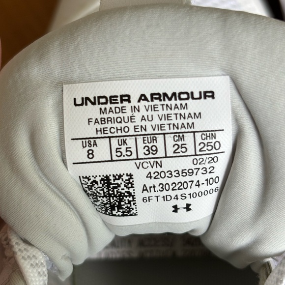Under Armour women’s white cleats size 8. Never worn, brand new. - Picture 8 of 8